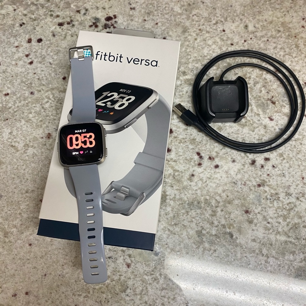 Fitbit Versa - image 1